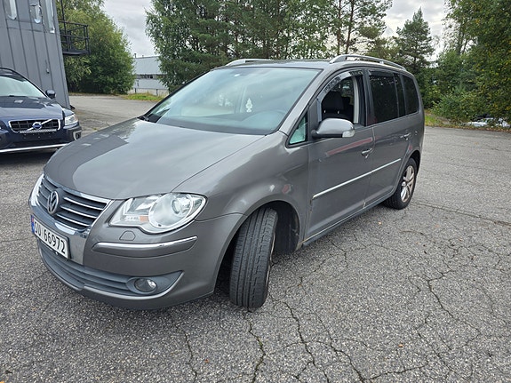 Volkswagen Touran 2 of 17