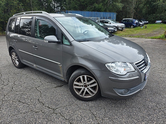 Volkswagen Touran 8 of 17