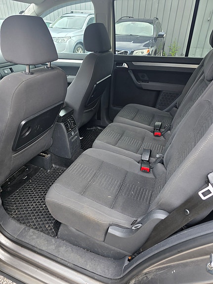 Volkswagen Touran 13 of 17
