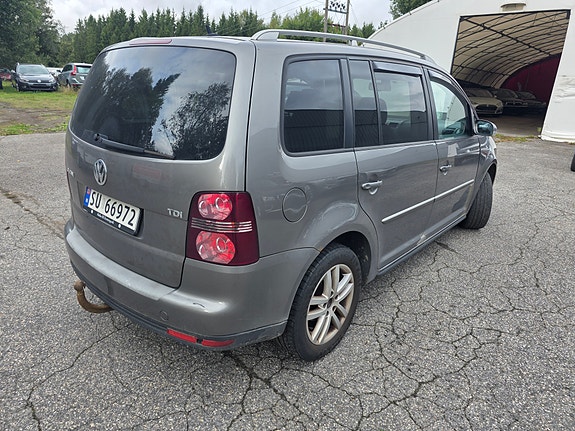 Volkswagen Touran 6 of 17
