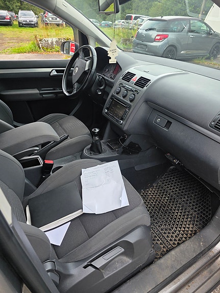 Volkswagen Touran 9 of 17