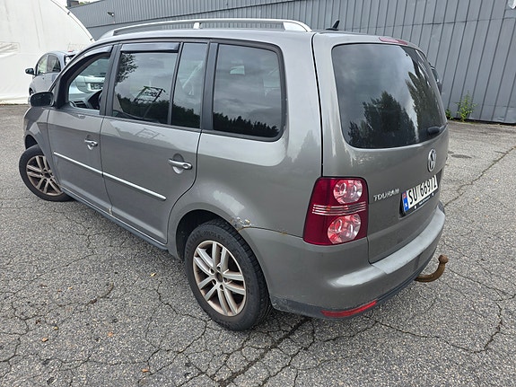 Volkswagen Touran 4 of 17