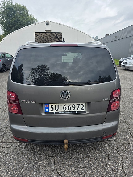 Volkswagen Touran 5 of 17