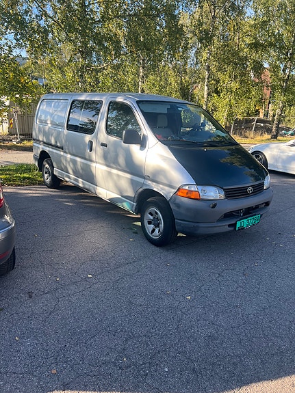 Toyota HiAce 16 of 18