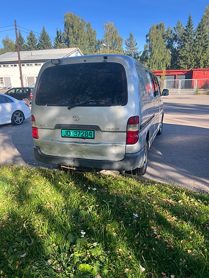 Toyota HiAce 18 of 18