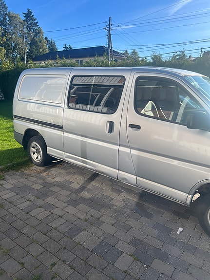 Toyota HiAce 4 of 18