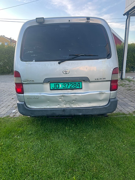 Toyota HiAce 12 of 18