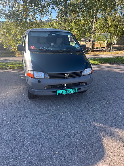 Toyota HiAce 15 of 18