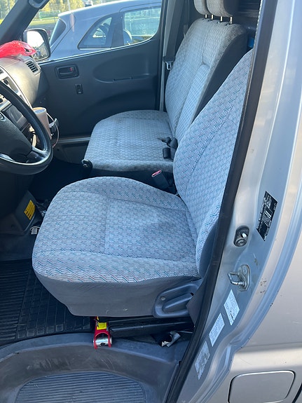 Toyota HiAce 3 of 18