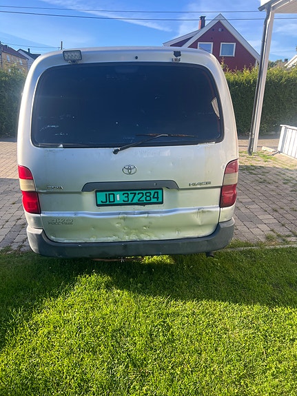 Toyota HiAce 6 of 18