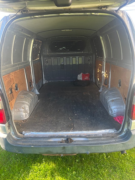 Toyota HiAce 7 of 18