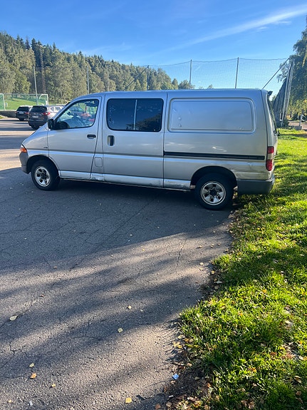 Toyota HiAce 14 of 18