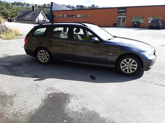 BMW 318i 5 of 10