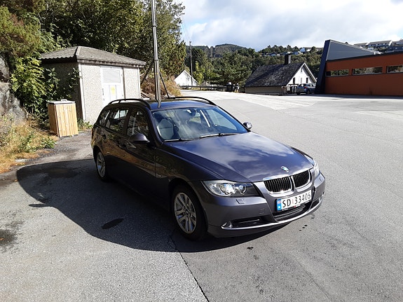 BMW 318i 4 of 10