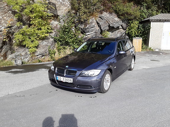 BMW 318i 2 of 10