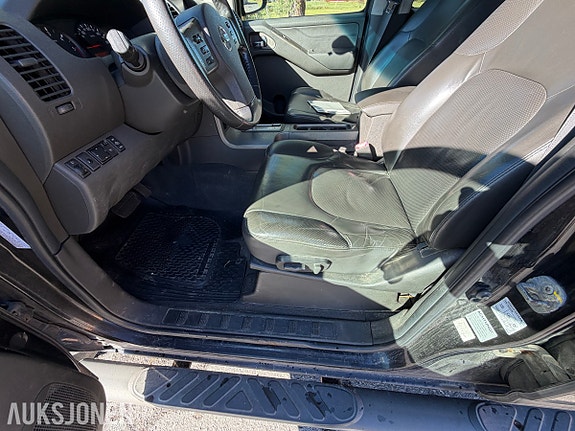 Nissan Navara 27 of 30