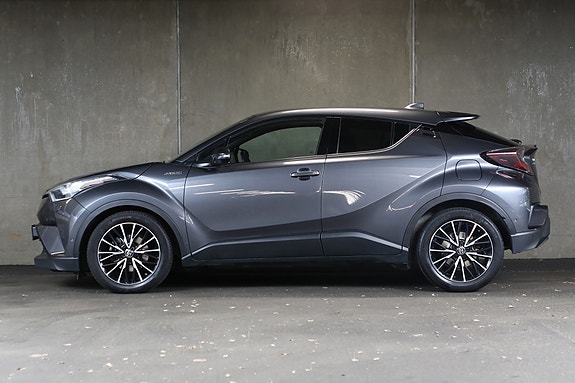 Toyota C-HR 5 of 27