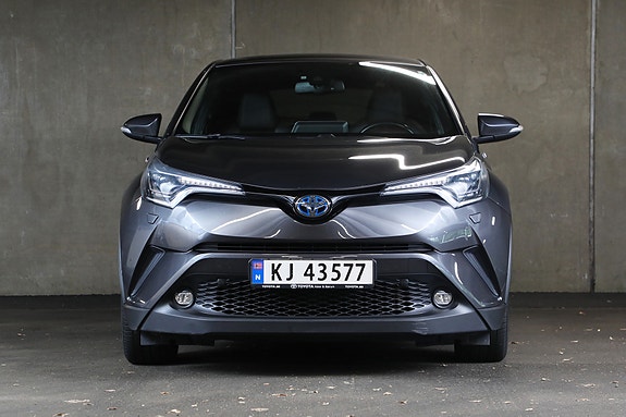 Toyota C-HR 3 of 27