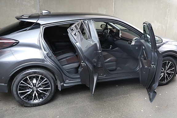 Toyota C-HR 15 of 27