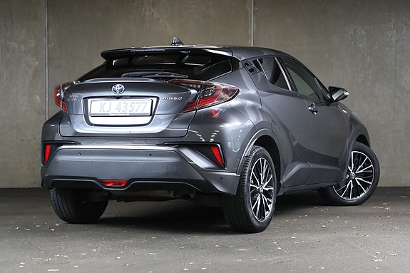 Toyota C-HR 7 of 27