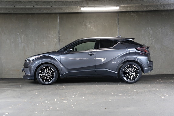 Toyota C-HR 4 of 27