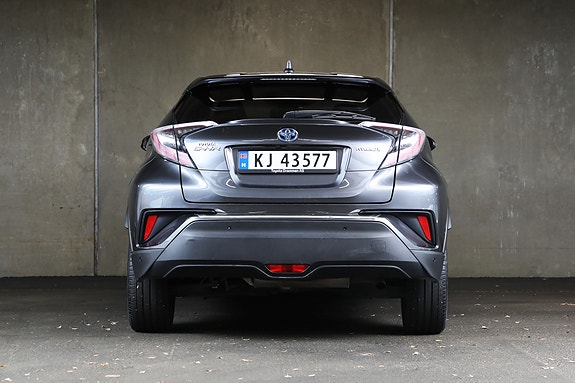 Toyota C-HR 8 of 27