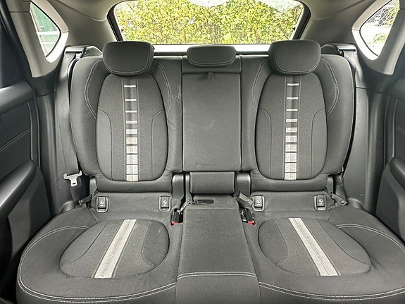 BMW 225xe 6 of 9