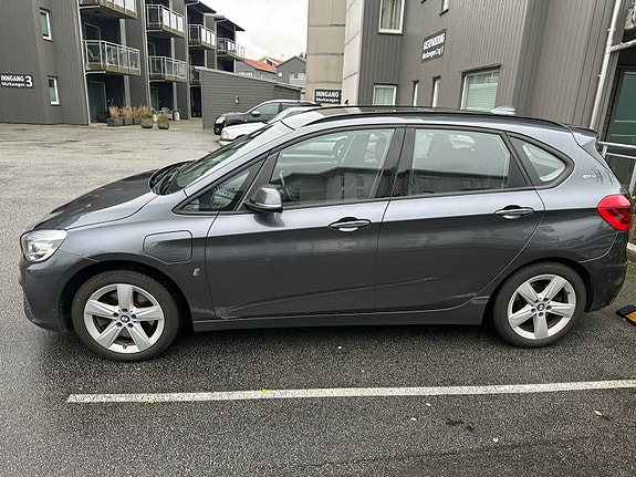 BMW 225xe 2 of 9