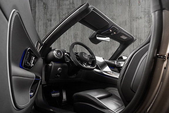 Mercedes-Benz SL63 26 of 30