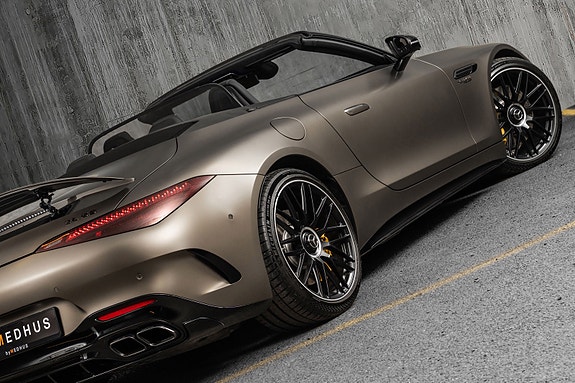 Mercedes-Benz SL63 2 of 30