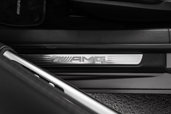 Mercedes-Benz SL63 27 of 30