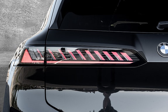 BMW iX3 8 of 30