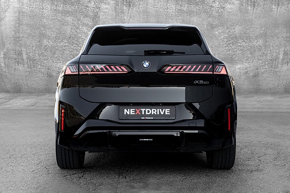 BMW iX3 7 of 30