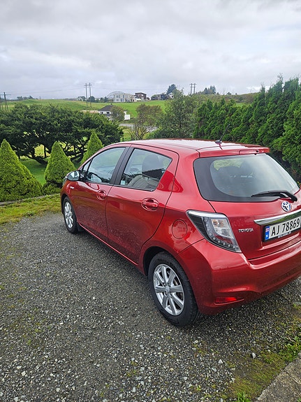 Toyota Yaris 3 of 18