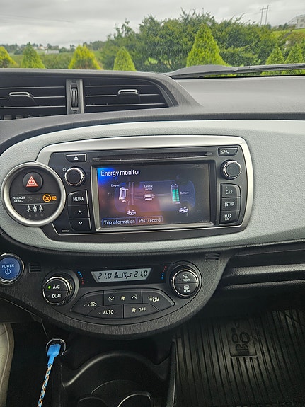 Toyota Yaris 11 of 18