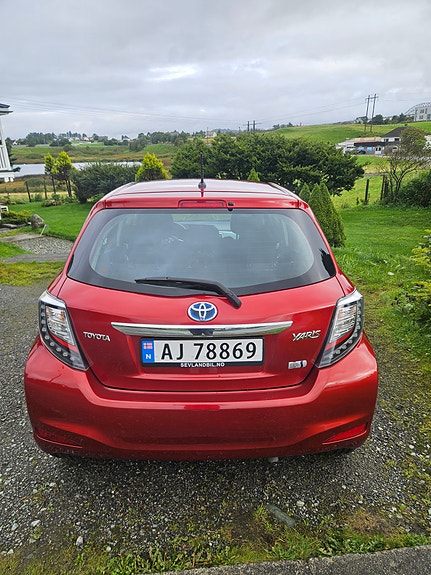 Toyota Yaris 5 of 18