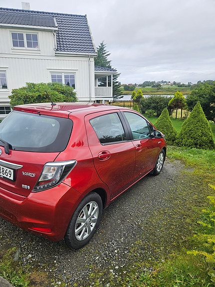 Toyota Yaris 6 of 18