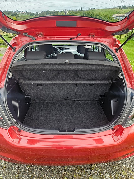 Toyota Yaris 7 of 18