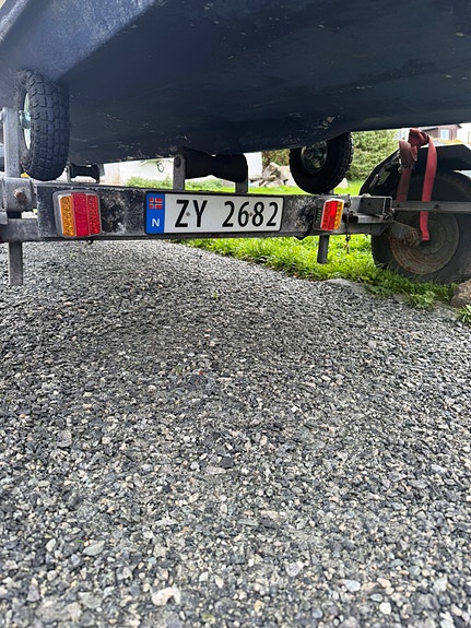 Båt med 9,9 motor og båthenger 5 of 9