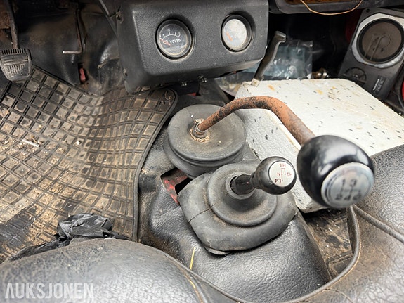 Toyota HiLux 18 of 30