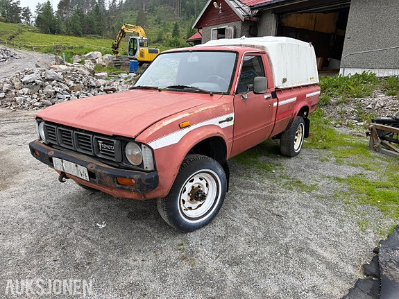 Toyota HiLux 10 of 30