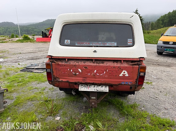 Toyota HiLux 7 of 30