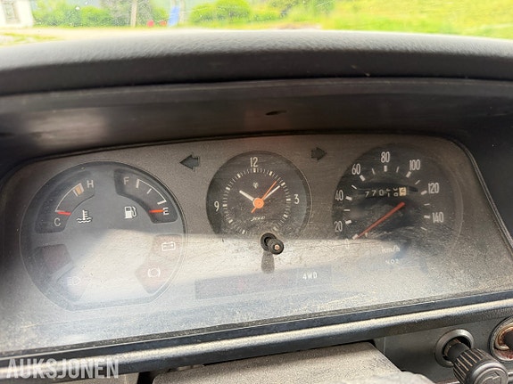 Toyota HiLux 21 of 30