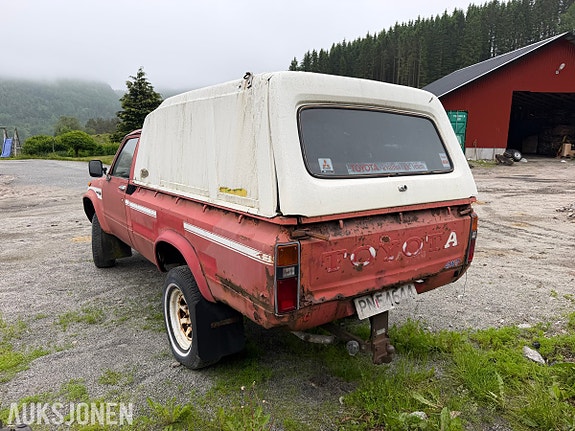 Toyota HiLux 8 of 30