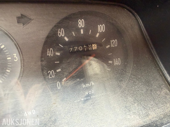 Toyota HiLux 12 of 30