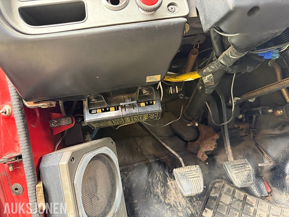 Toyota HiLux 23 of 30