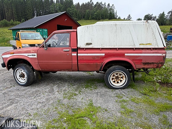 Toyota HiLux 9 of 30