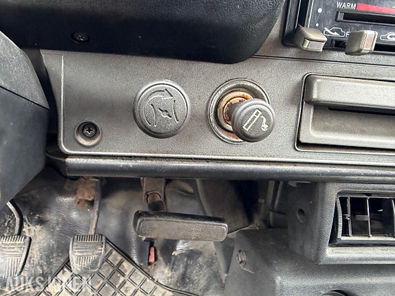 Toyota HiLux 16 of 30
