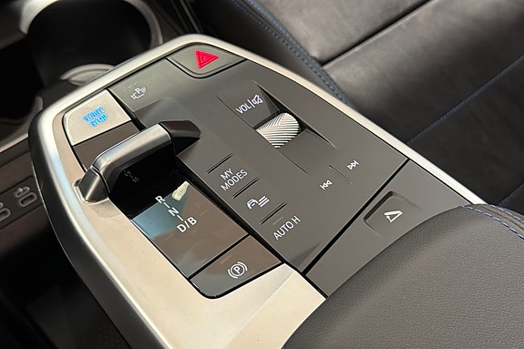BMW iX1 21 of 25