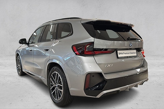 BMW iX1 3 of 25